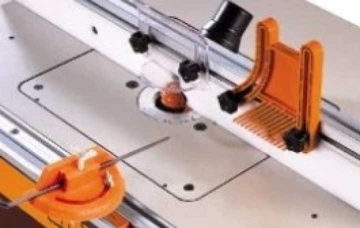 Fräsbord CMT7E universalplatta passande till överhandfräs CMT7E i gruppen Maskiner / Metallmaskiner / Slipmaskiner / Övrigt hos Kristers Möbler Maskin AB (99950126)